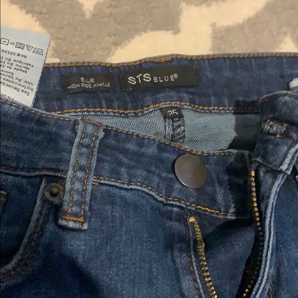 Jeans - Picture 2 of 3